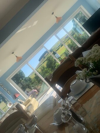 The Dolphins Guest House Bed & Breakfast主图