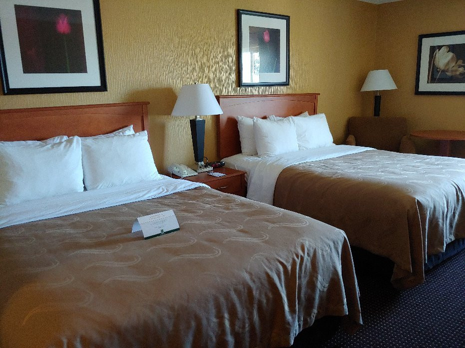 Clarion Hotel & Suites Riverfront主图