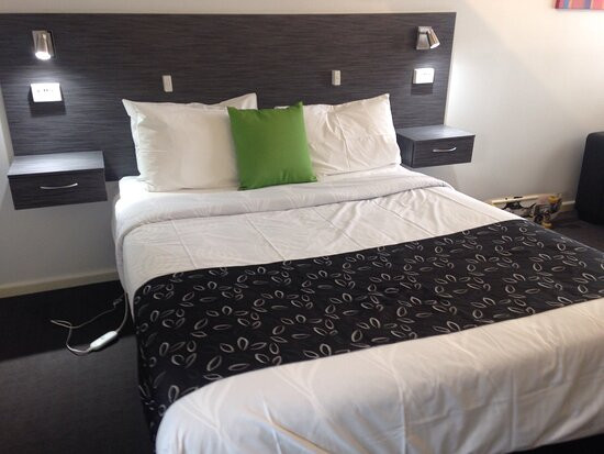 Budget on the Lake主图