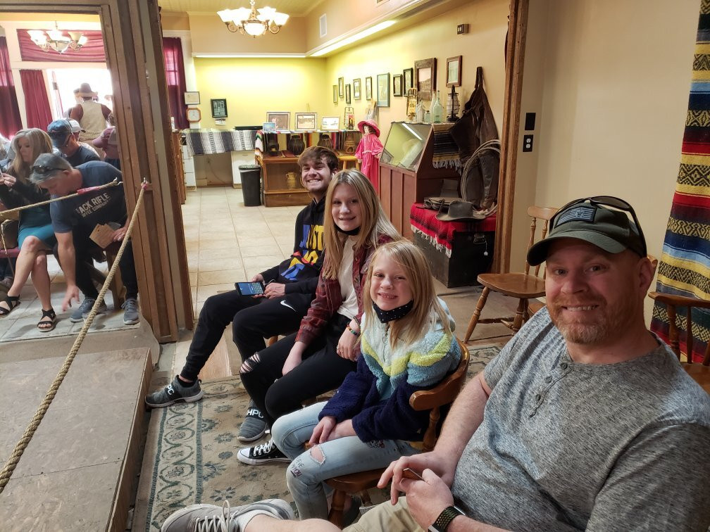 The Gunfight Palace-墓碑镇必去景点