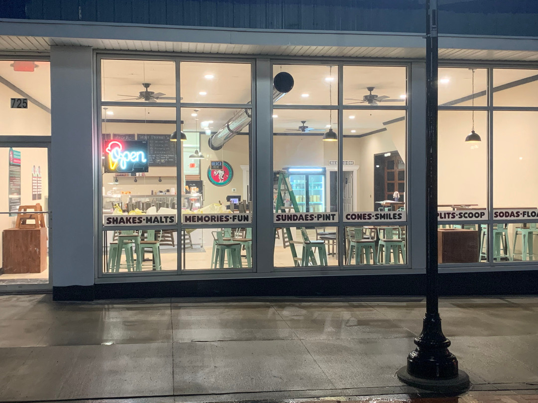 The Hiawatha Creamery LLC