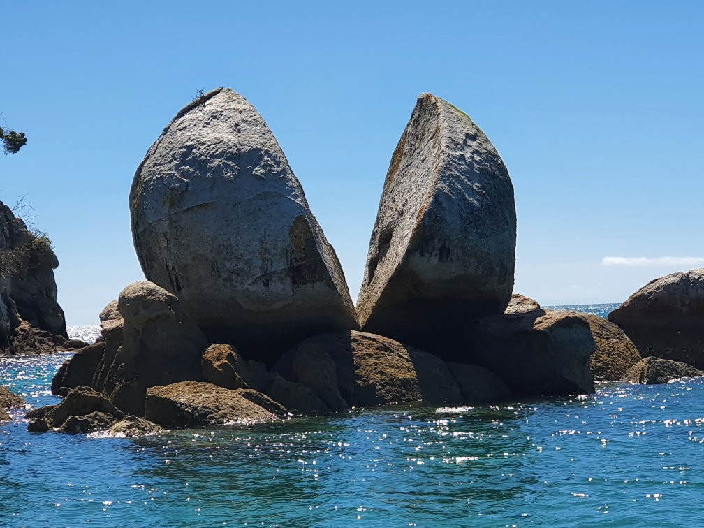 Split Apple Rock景点图片