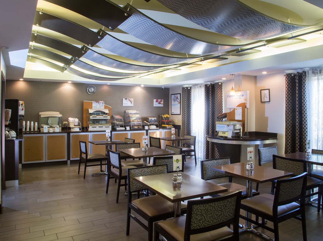 Holiday Inn Express & Suites Oxford By IHG主图