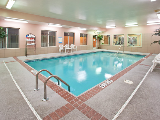 Holiday Inn Express & Suites Cincinnati-Blue Ash by IHG主图