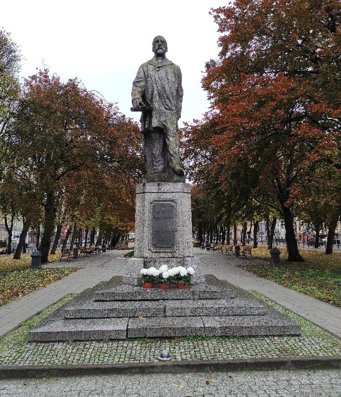 Monument of Henryk Sienkiewicz in Słupsk景点图片