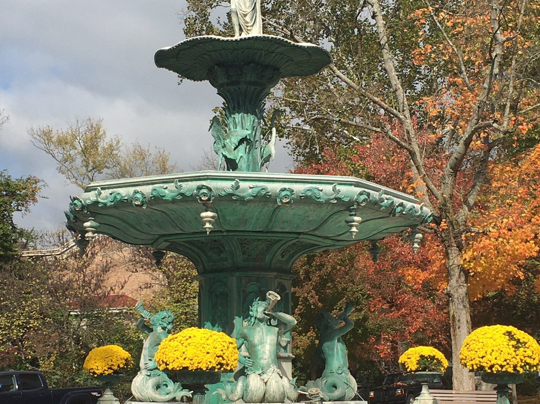 Broadway Fountain-麦迪逊必去景点