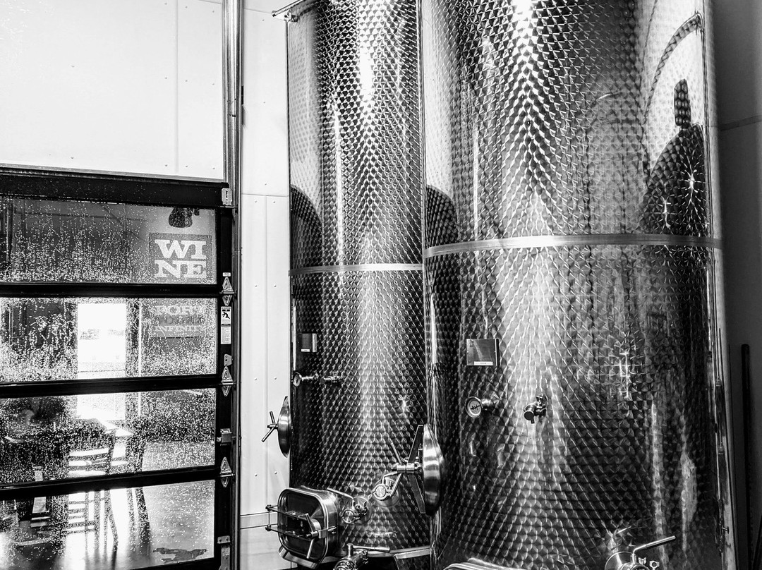 Infinity Beverages Winery & Distillery-欧克雷尔必去景点