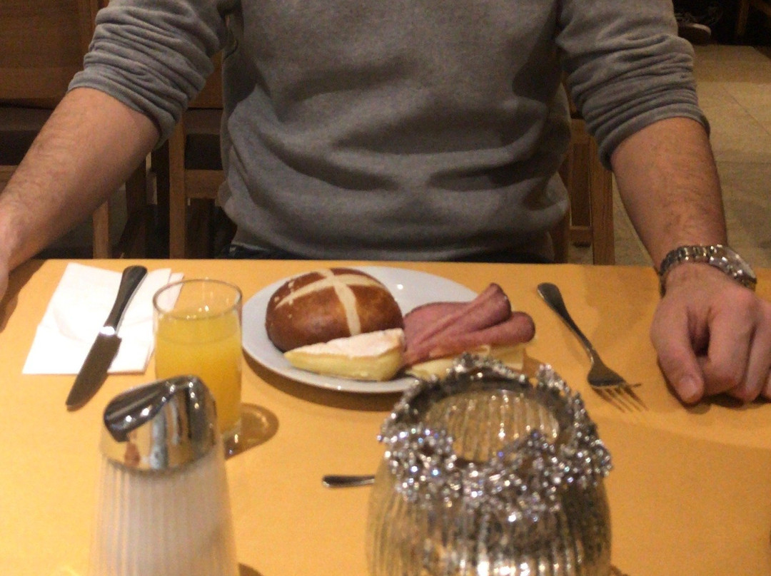 夏洛特酒店主图