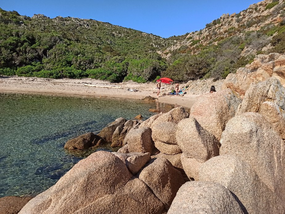 Spiaggia di Cala Brigantina-Caprera必去景点