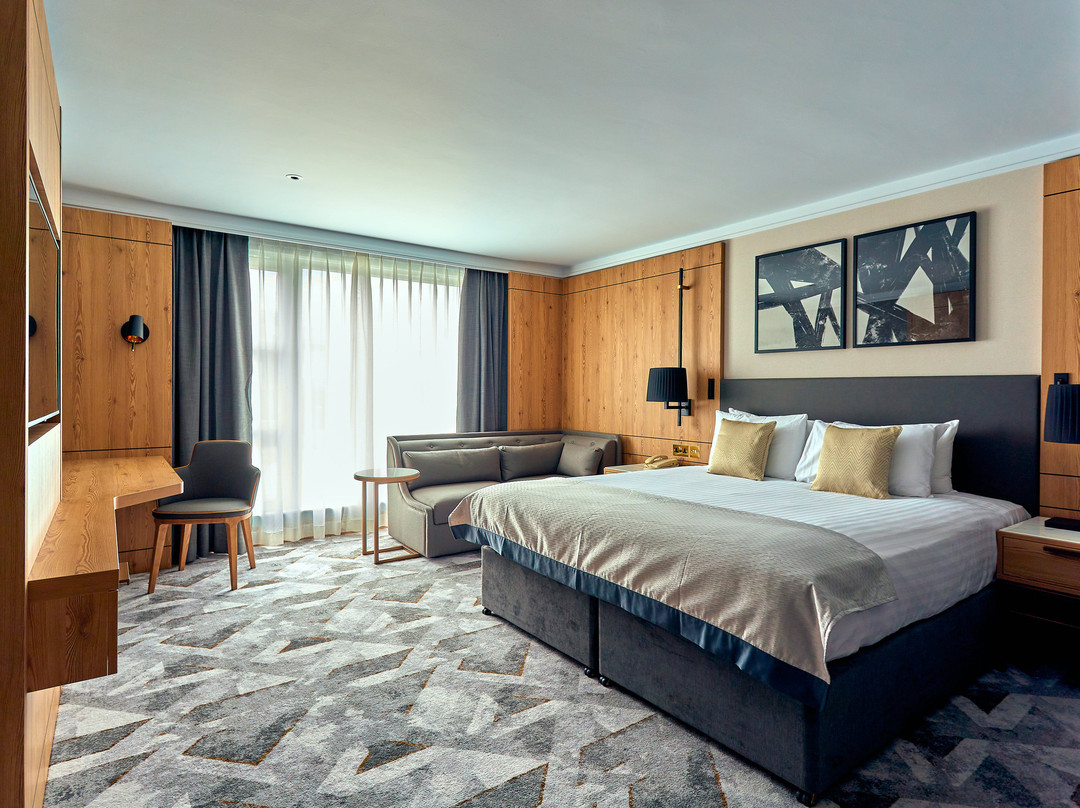 马洛皇冠假日酒店主图