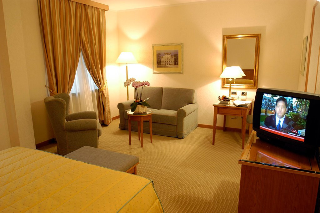 Hotel Excelsior Magenta主图