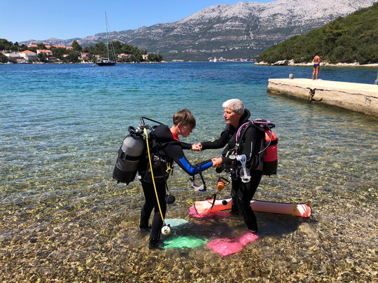 Dupin Dive Centre-科尔丘拉镇必去景点