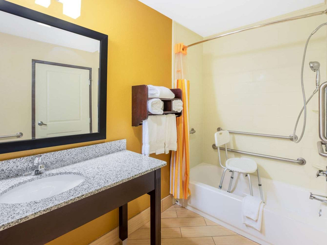 La Quinta Inn & Suites by Wyndham Floresville主图