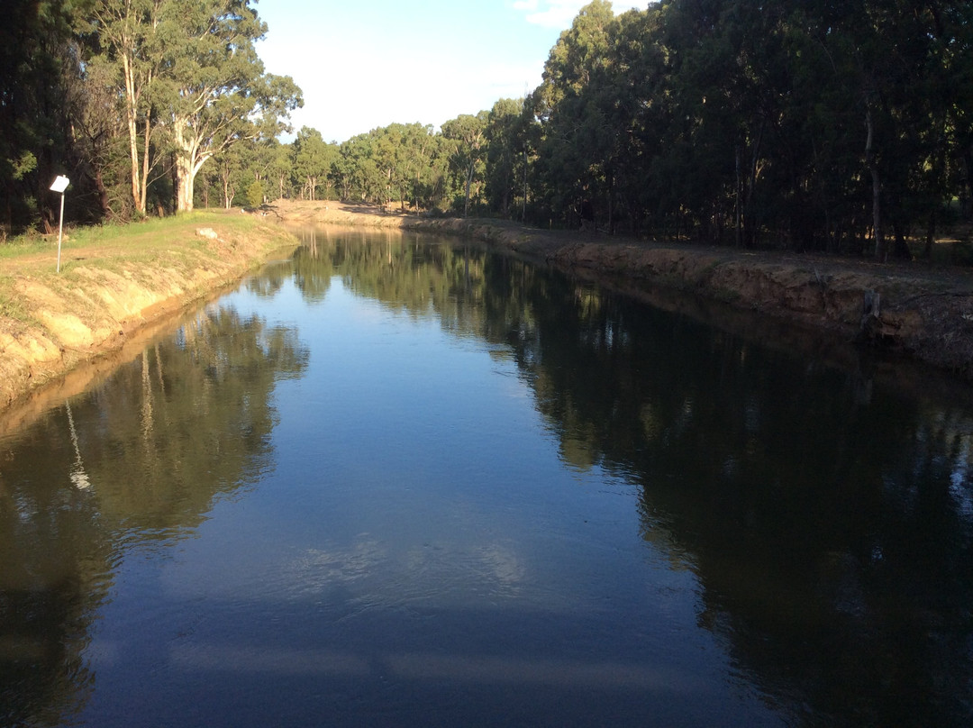 Lake Glenmaggie Weir Wall-Glenmaggie必去景点
