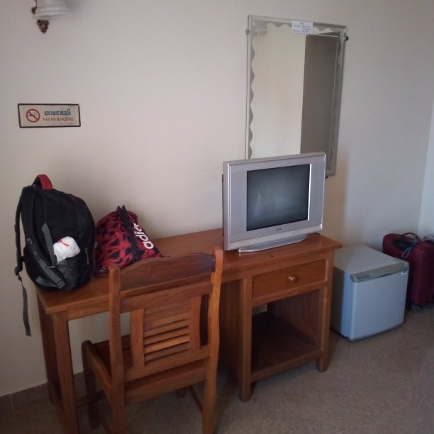 Golden River Hotel主图