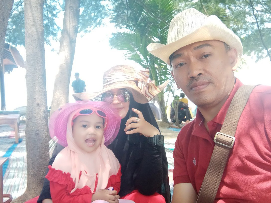 Karang Jahe Beach景点图片
