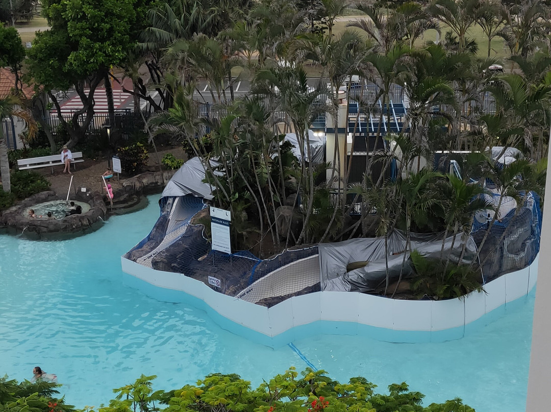 黄金海岸卡里普索广场盛橡套房酒店主图