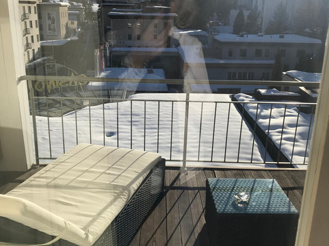 岳罗普酒店主图