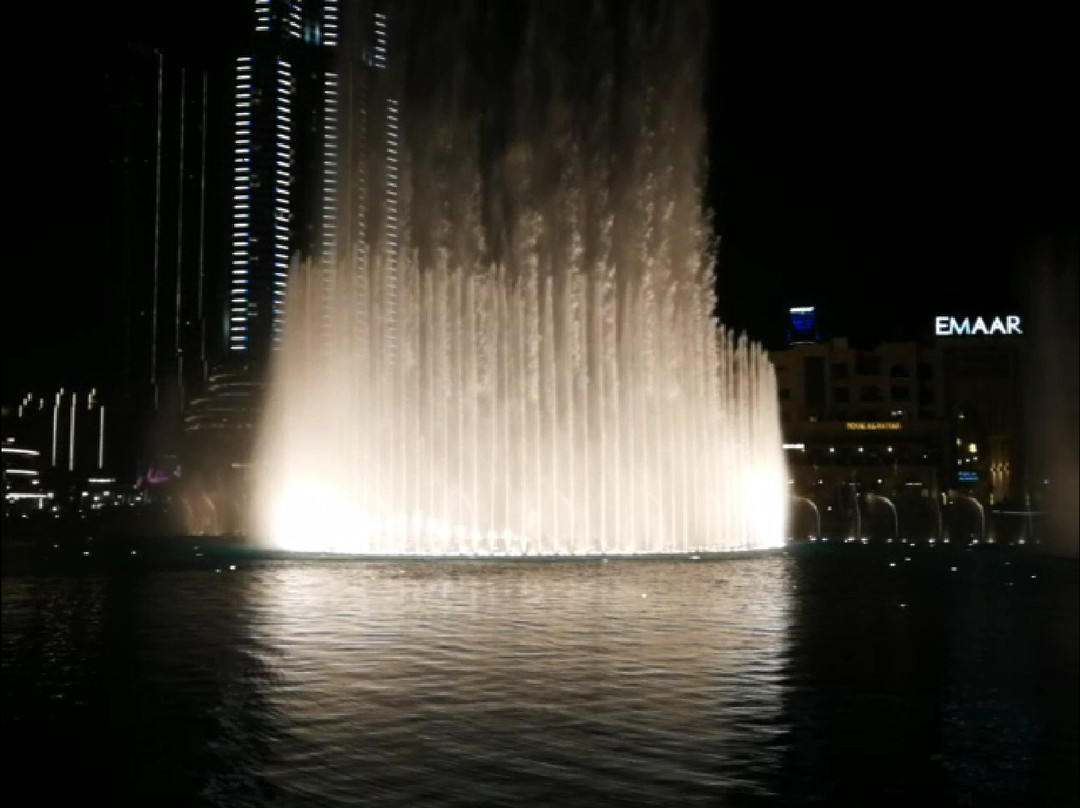 迪拜喷泉景点图片