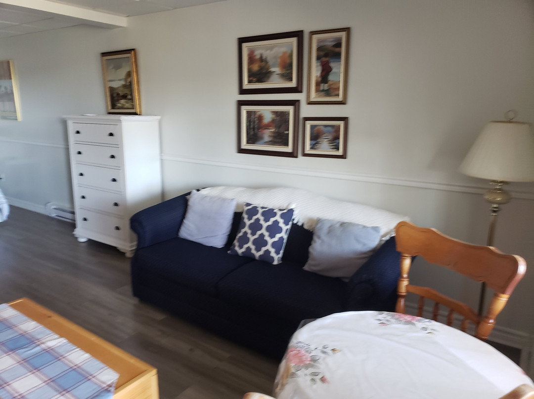 The Worn Doorstep主图