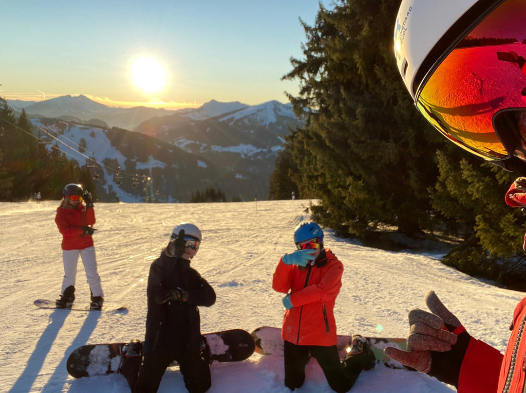 Onyx Snowboard School-莫尔济讷必去景点