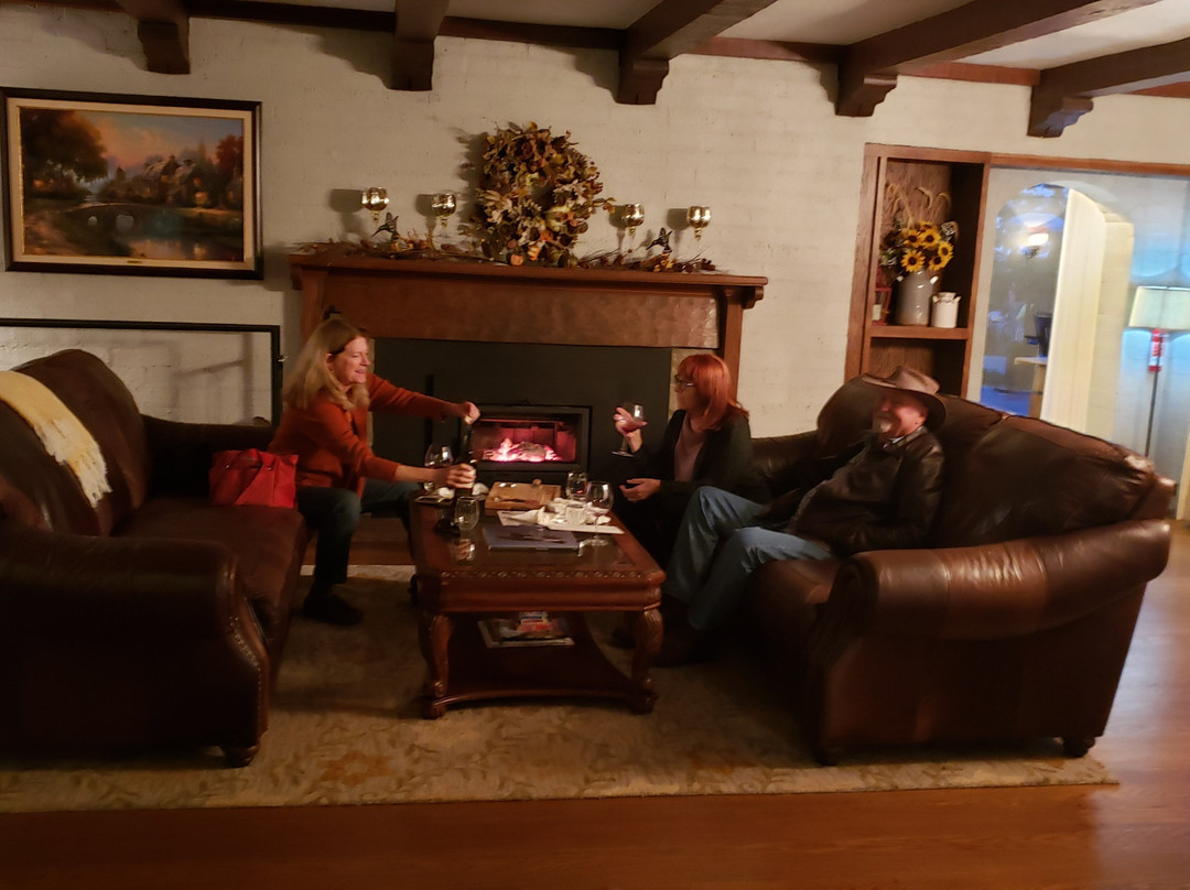 Hummingbird Estate主图