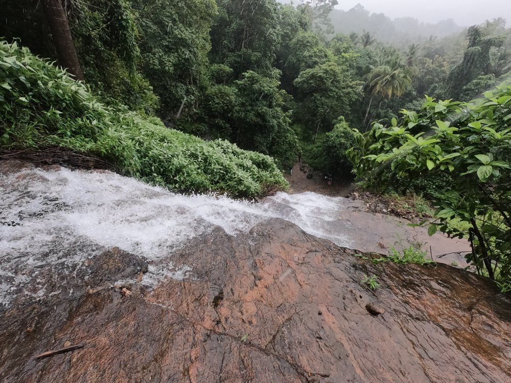 Paloor Kotta Waterfall景点图片