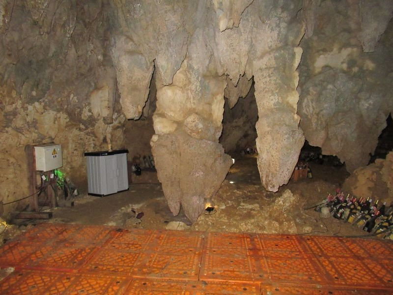 Nakahara Limestone Cave景点图片