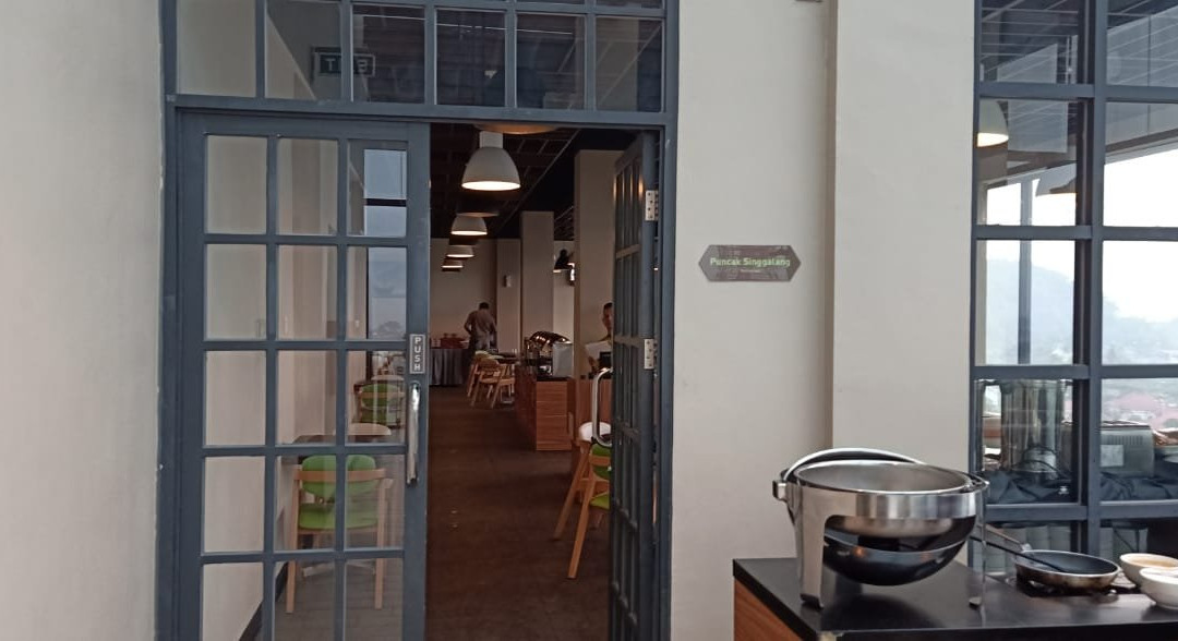 Whiz Prime Hotel Khatib Sulaiman Padang主图