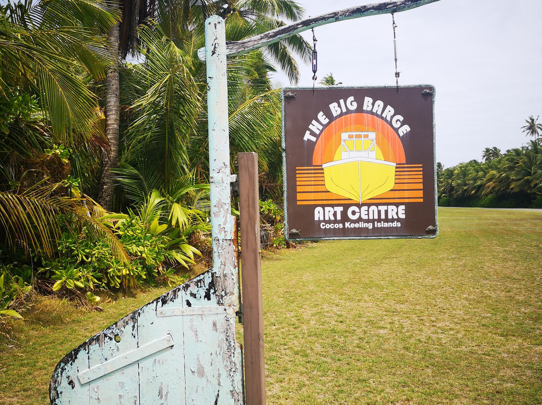 The Big Barge Art Centre-West Island必去景点