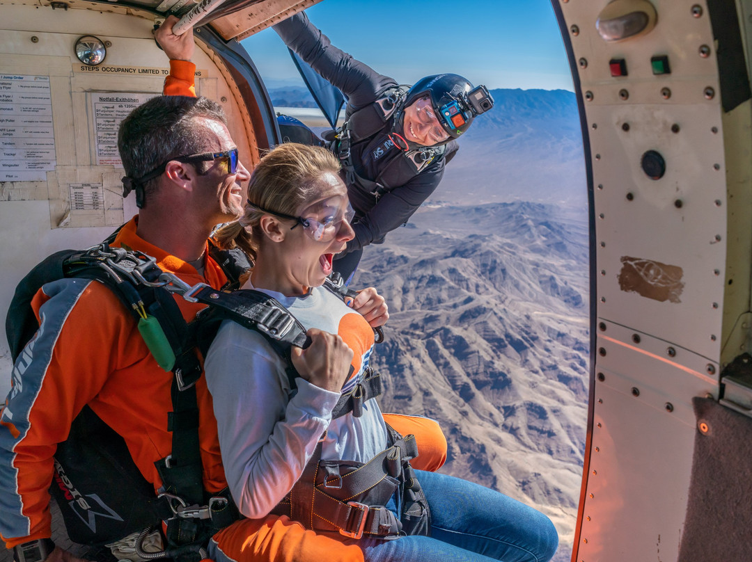 维加斯极限跳伞-拉斯维加斯必去景点