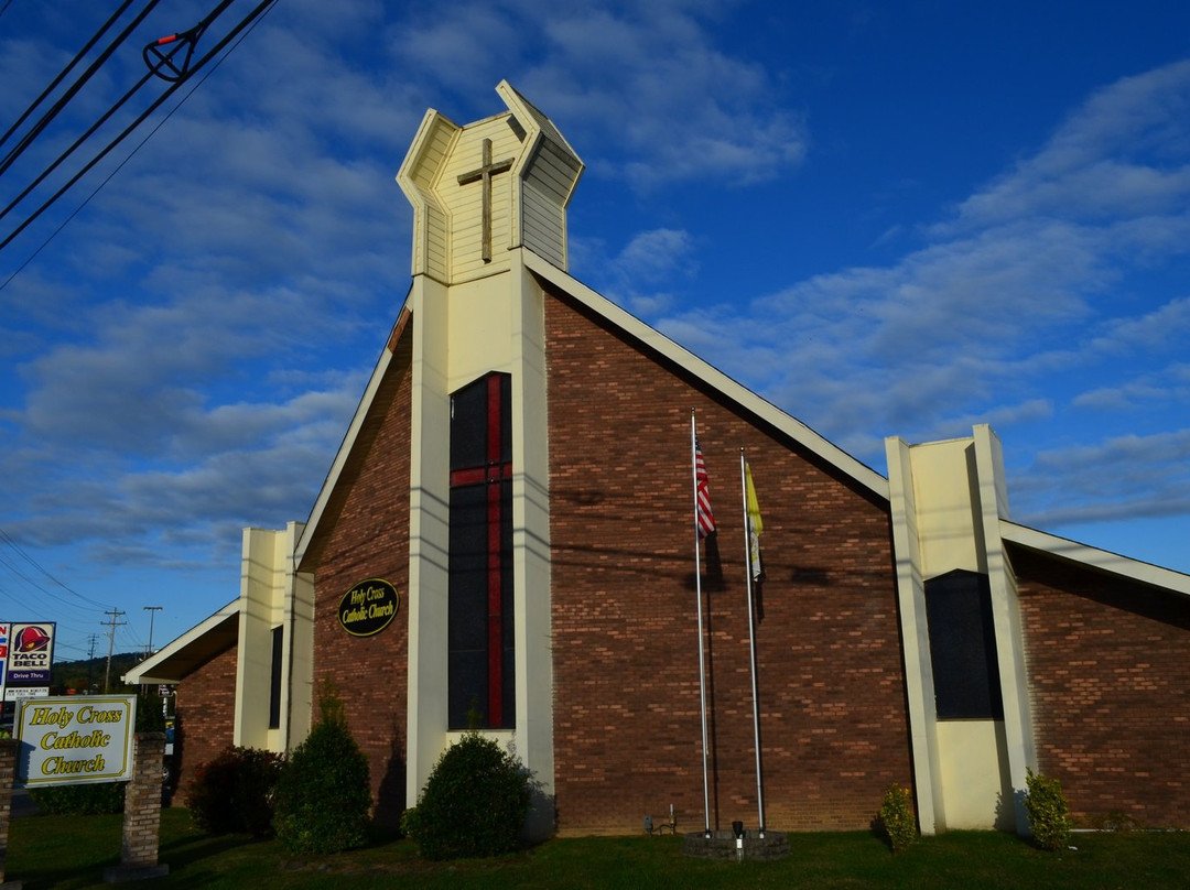Holy Cross Catholic Church景点图片