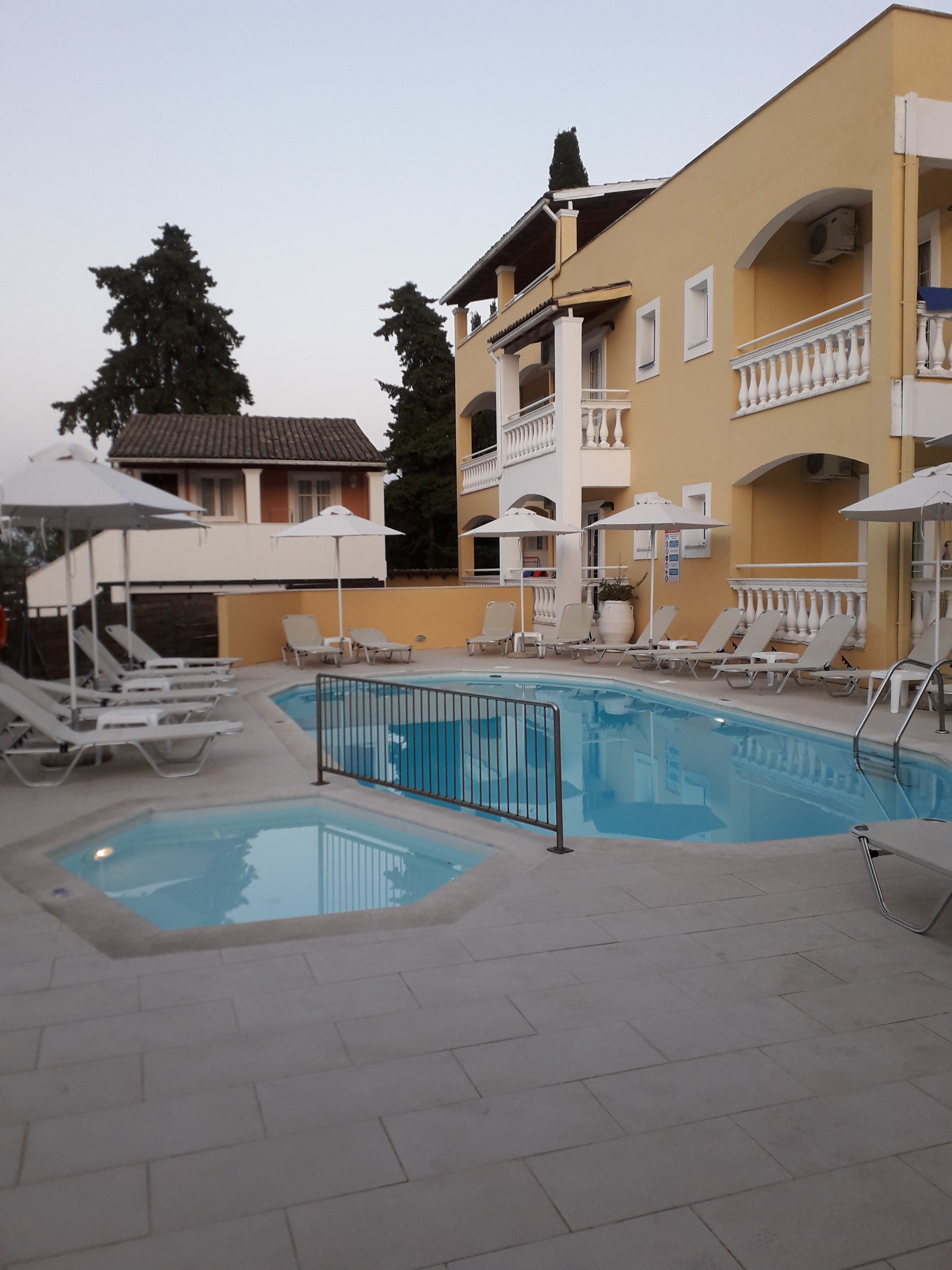 Saint Spiridon Hotel-泳池