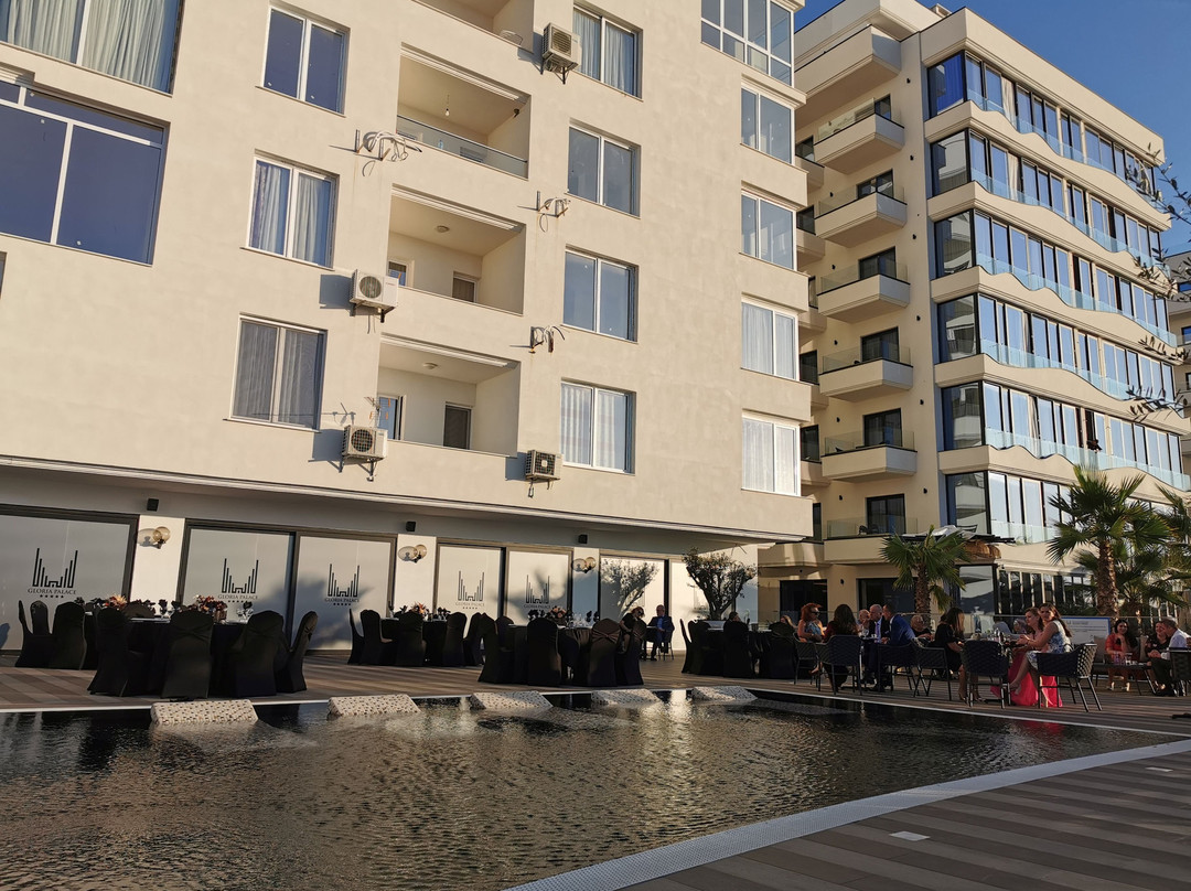 格洛丽亚皇宫酒店主图