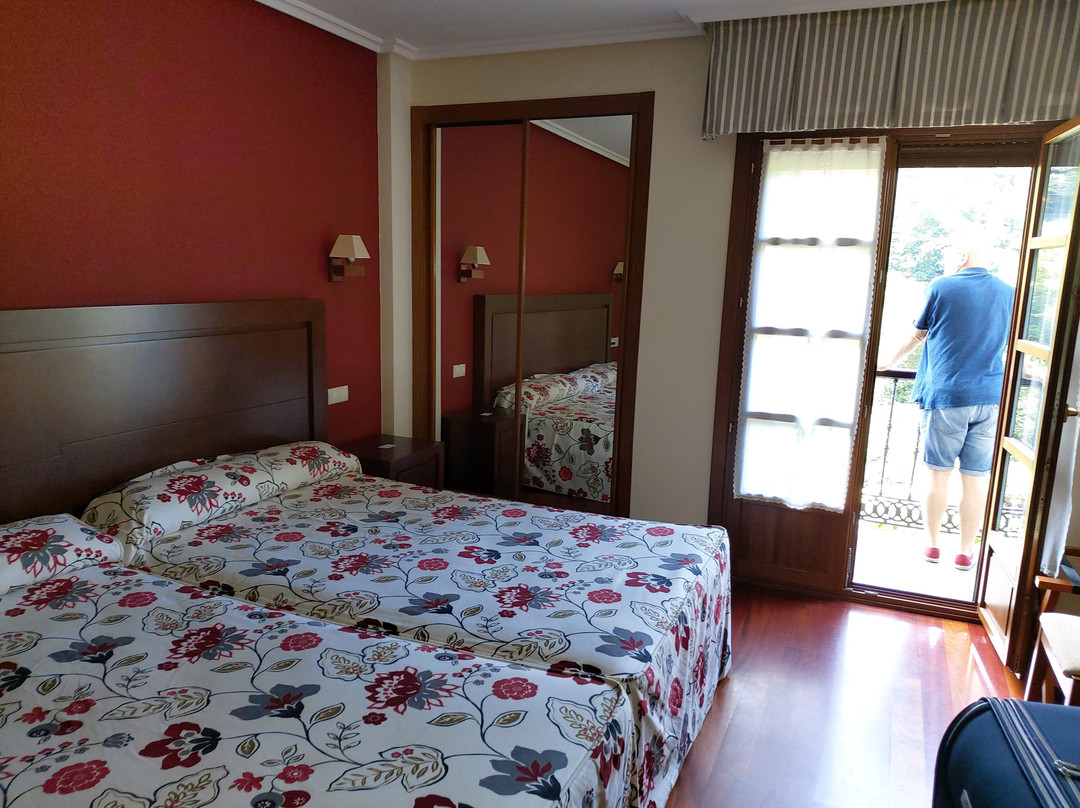 HOTEL VALLE LAS LUIÑAS主图