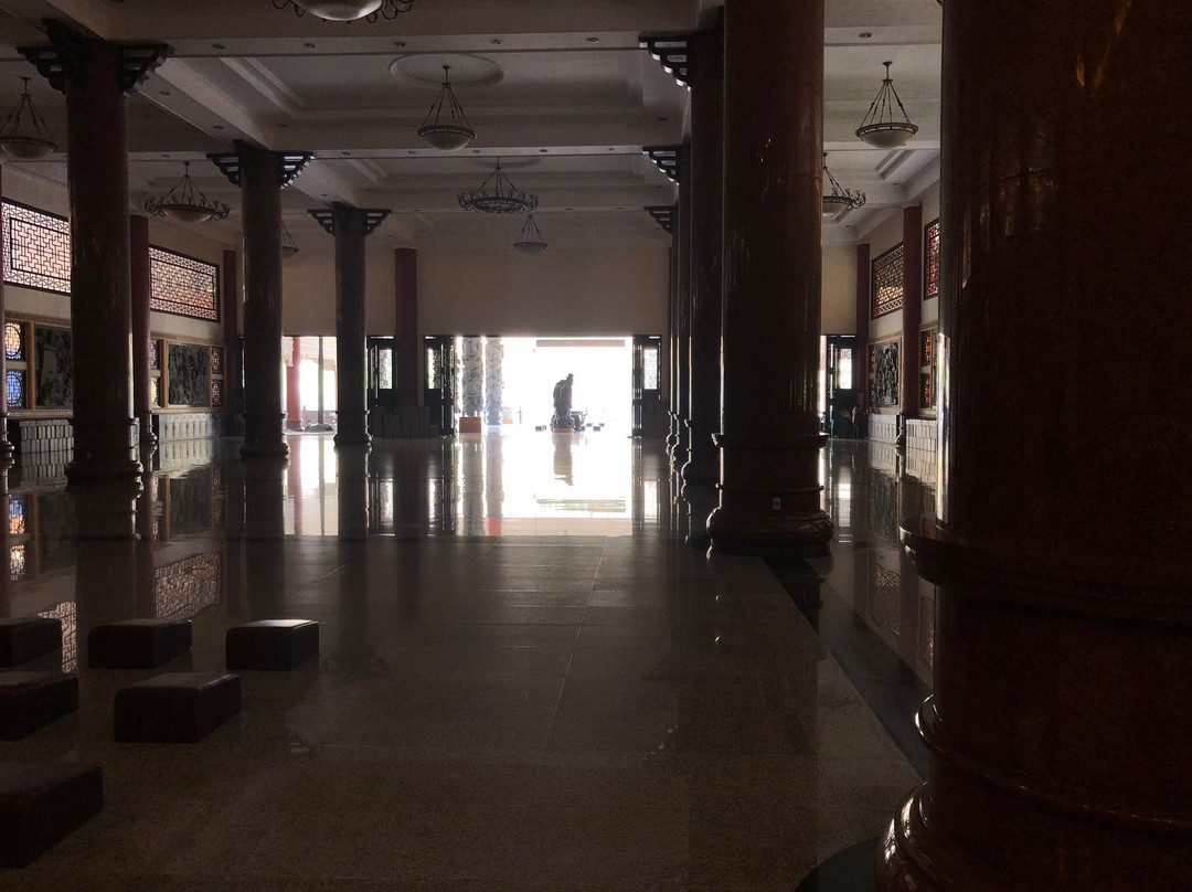 Maha Vihara Maitreya Cemara Asri-棉兰必去景点