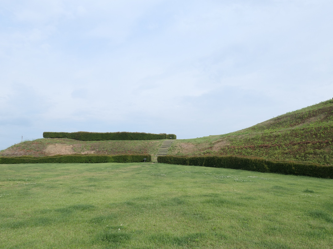 Inarimori Burial Mound-南阳市必去景点