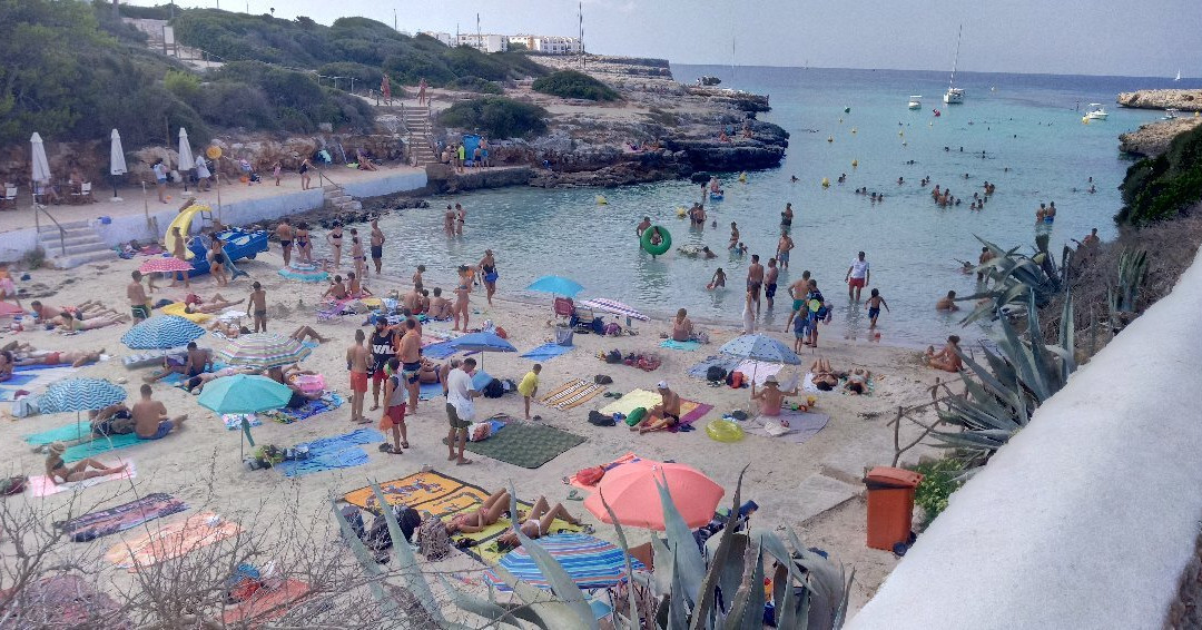 Playa Sa Caleta d'en Gorries-Cala Santandria必去景点