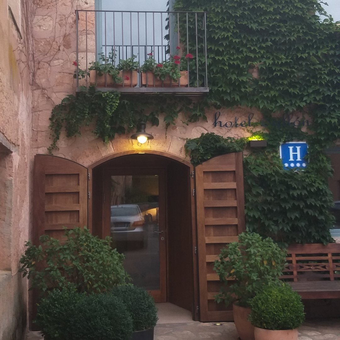 Hotel Ayllon-portrait