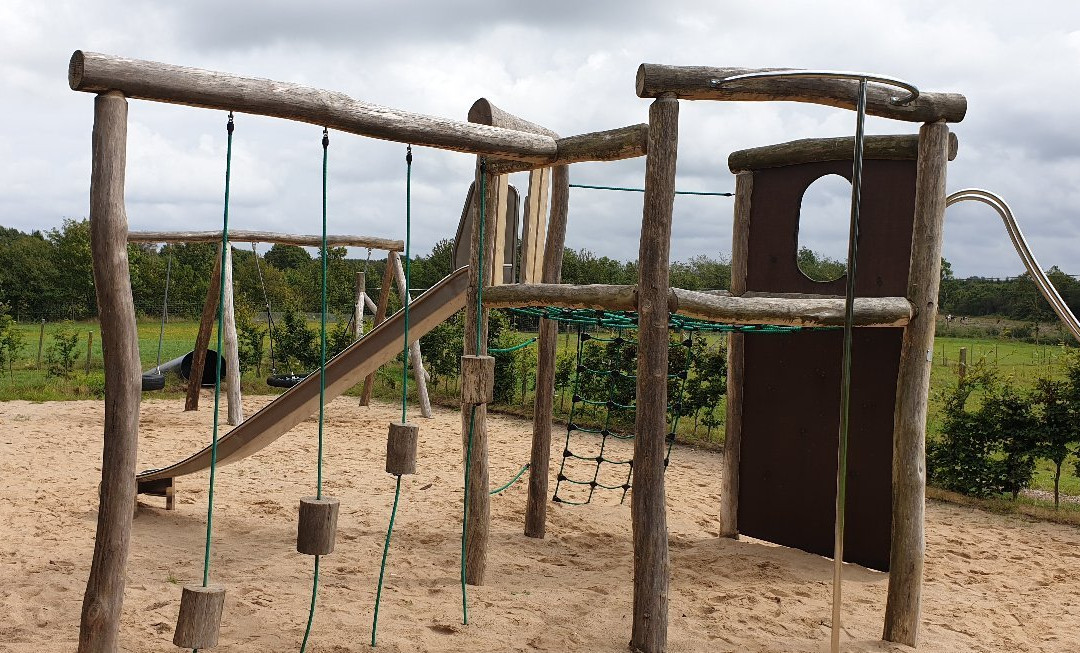 比隆农场假日主图