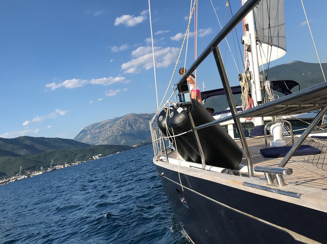 Indigo Blue Sailing景点图片