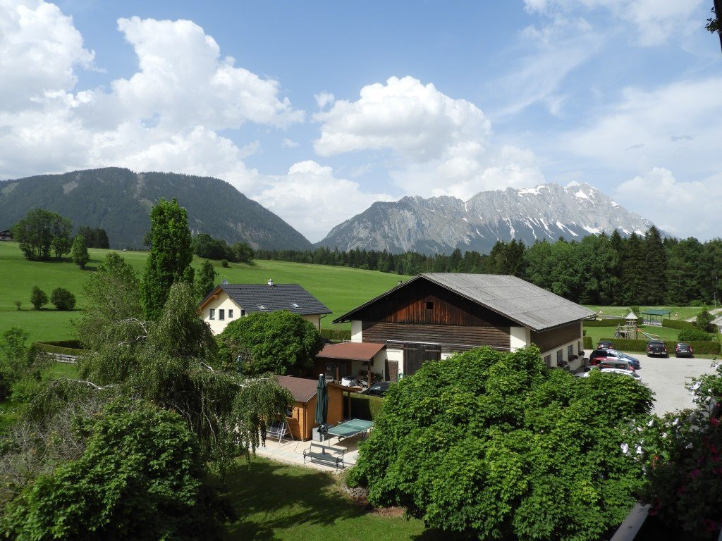 Landhotel Haeuserl im Wald主图
