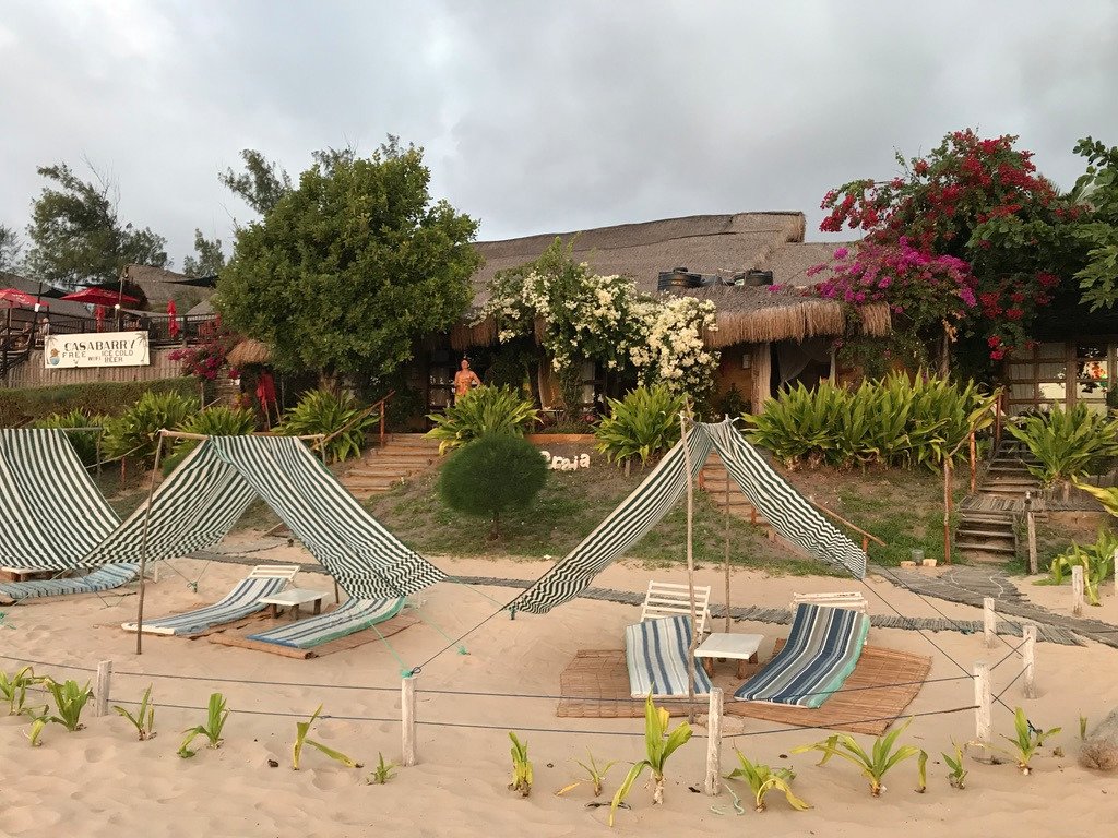 Casa na Praia Tofo-泳池