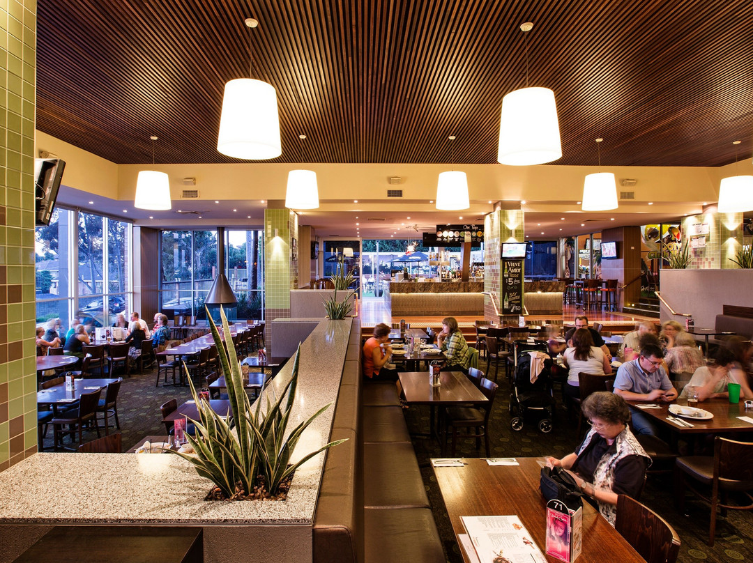 Nightcap at Shoppingtown Hotel主图