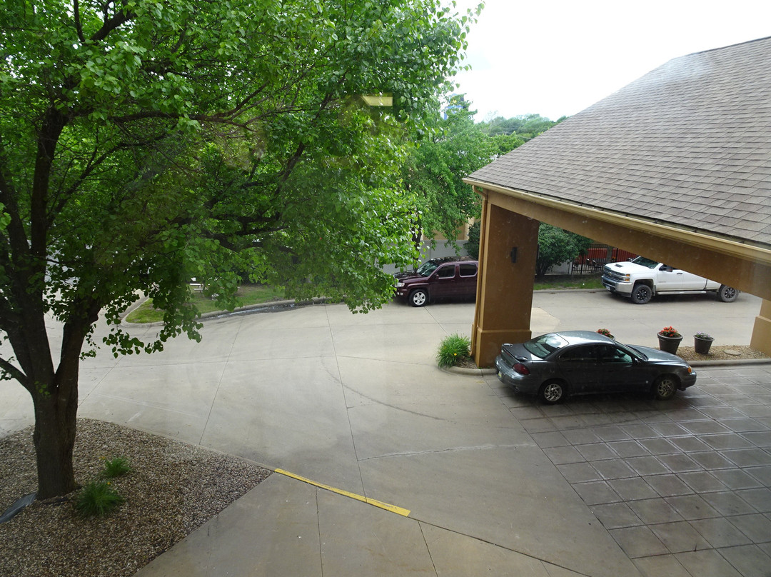 Days Inn & Suites by Wyndham Cedar Rapids主图