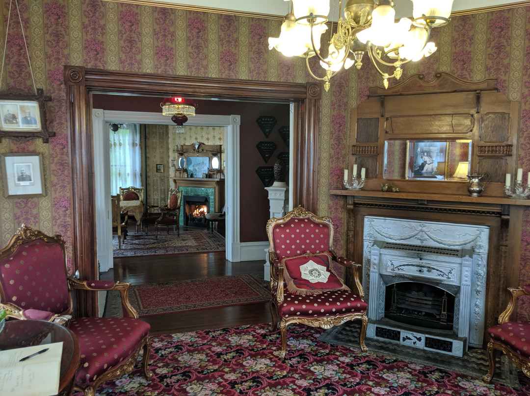 The Gingerbread Mansion Inn主图