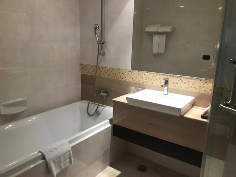 曼谷阿莫拉尼欧拉克斯套房酒店主图