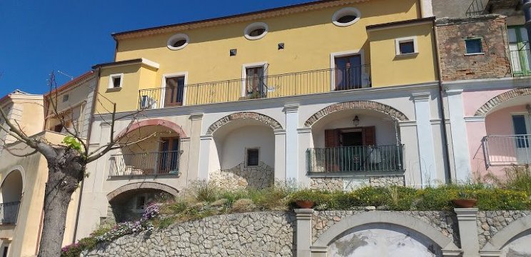 Un Oblo Sul Mare-官方