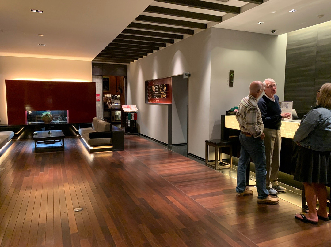 金泽三位神大酒店主图