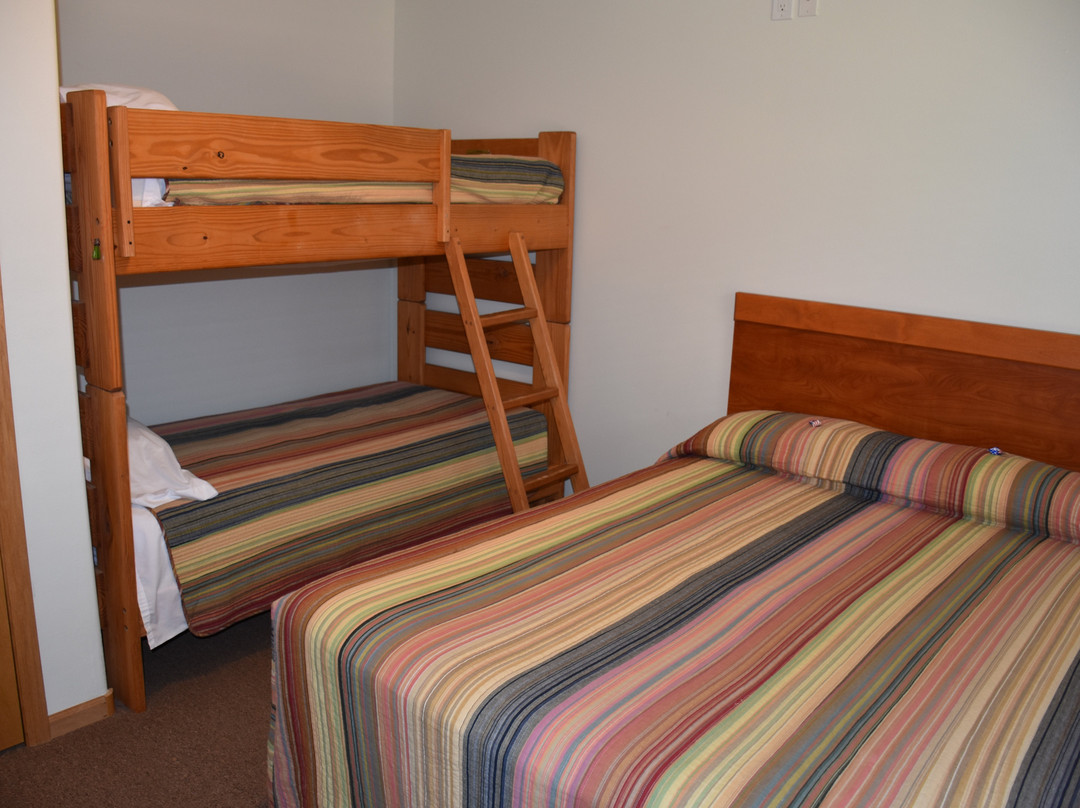 Sloanes General Store and The Inn At Alcova主图